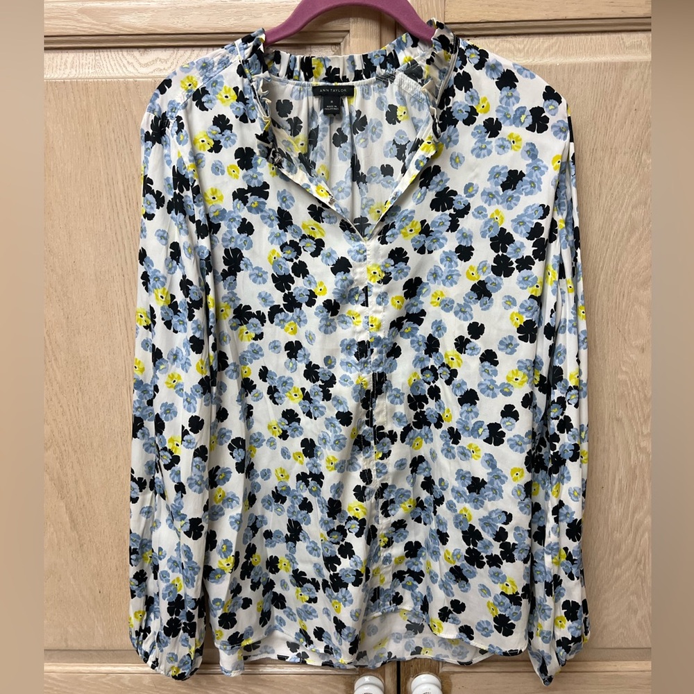 Beautiful floral Ann Taylor top mini ruffle collar M